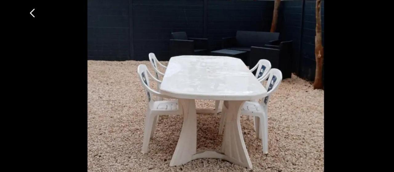 Appart Hotel Avec Jardin Cuers Kültér fotó
